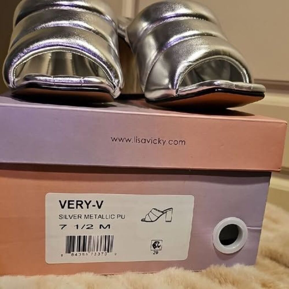 LISA☆VICKY- Silver Metallic Women's Mules SIZE 7.5 NWT - Picture 2 of 10